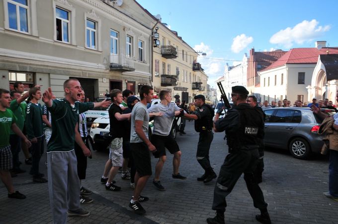 Литва которую "потеряли" - Страница 19 Lietuvos-ir-lenkijos-futbolo-sirgaliu-konfliktas-51fa7a70b9f1b